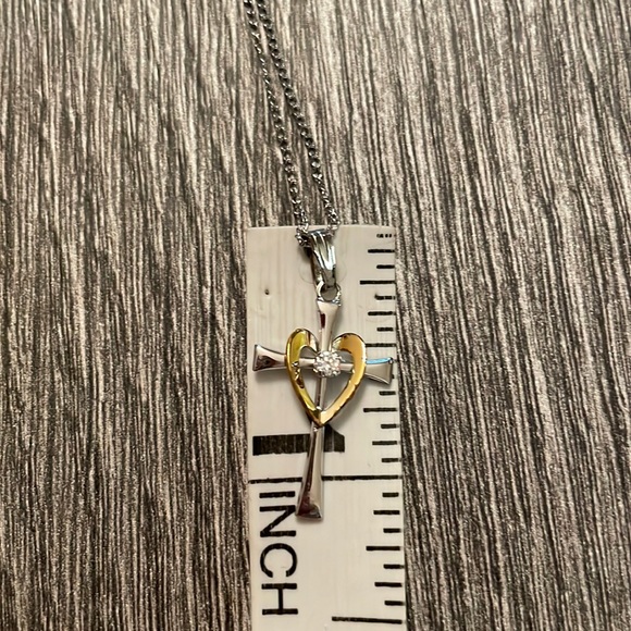 Cross with heart necklace - Picture 5 of 6